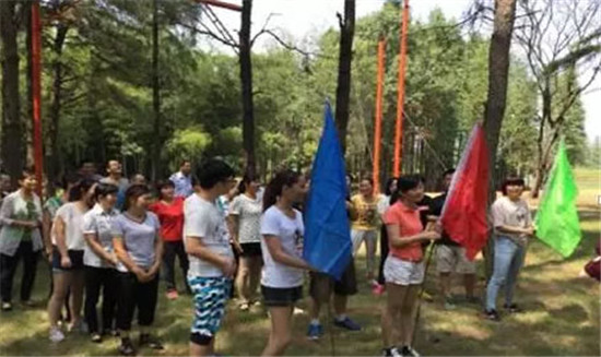 挑战极限,突破自我——瑶池山庄2015拓展训练圆满结束